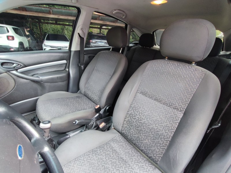 FOCUS 1.6 SE PLUS 16V FLEX 4P MANUAL - 2009 - FARROUPILHA
