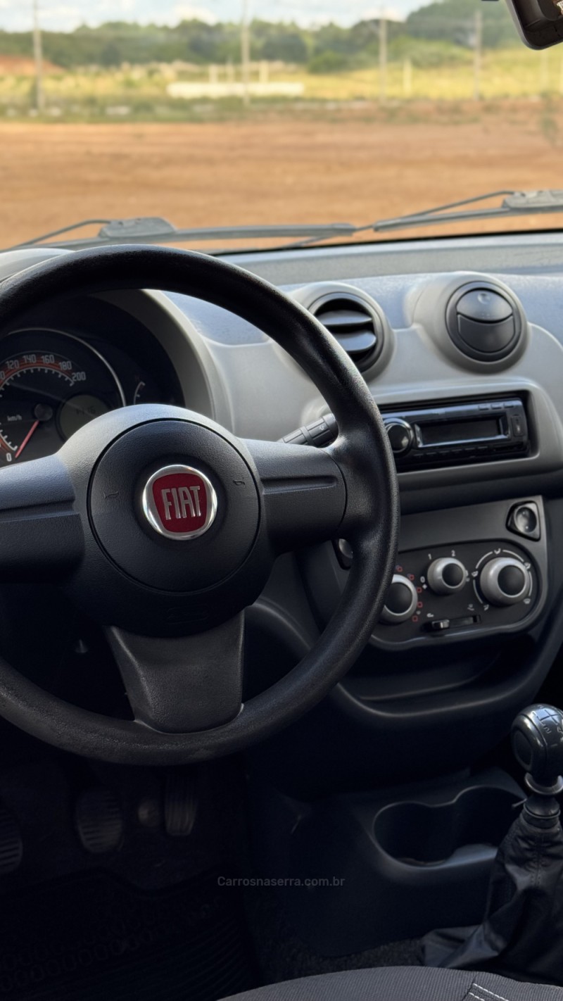 UNO 1.0 EVO VIVACE 8V FLEX 4P MANUAL - 2015 - FARROUPILHA