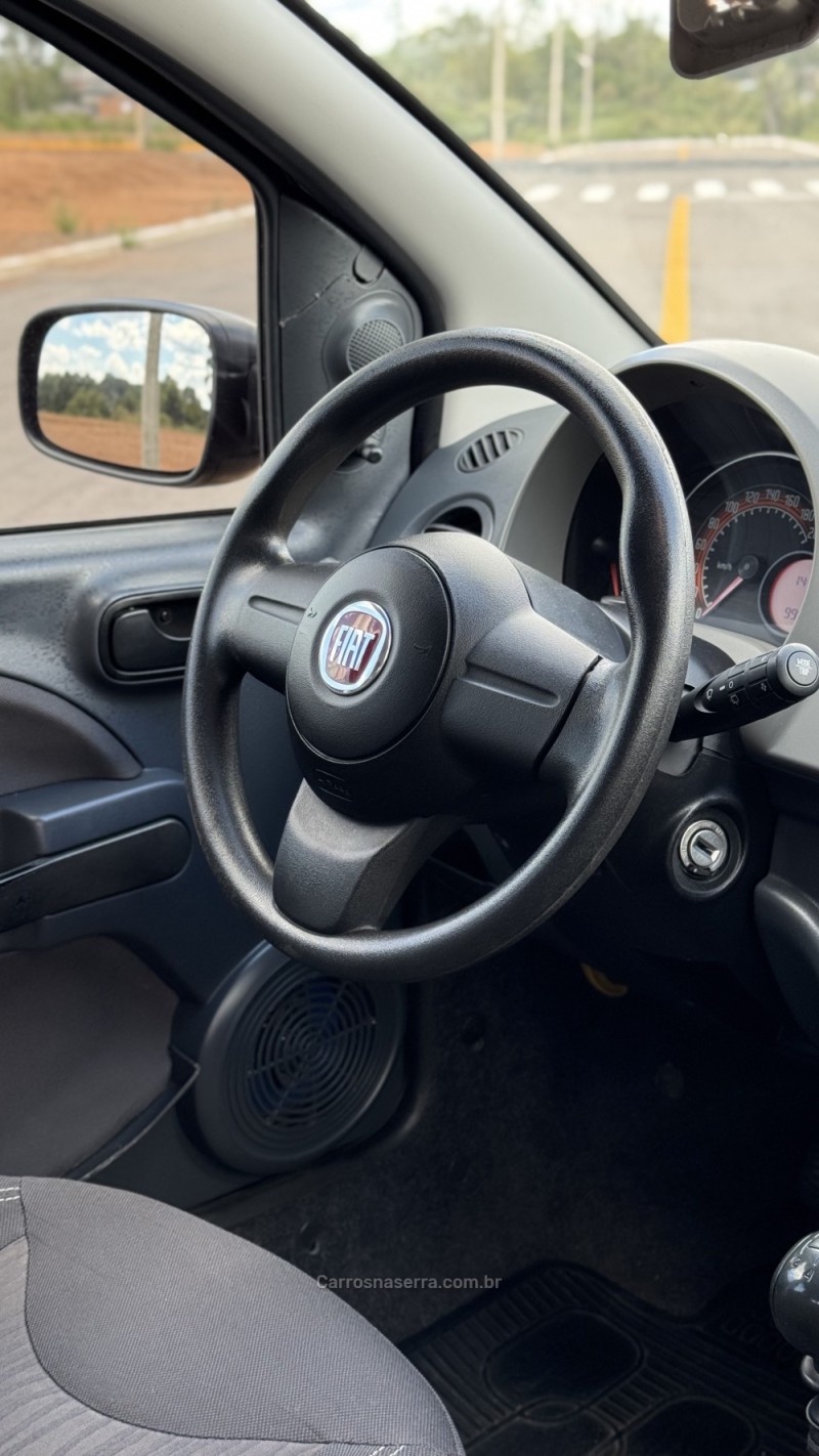 UNO 1.0 EVO VIVACE 8V FLEX 4P MANUAL - 2015 - FARROUPILHA