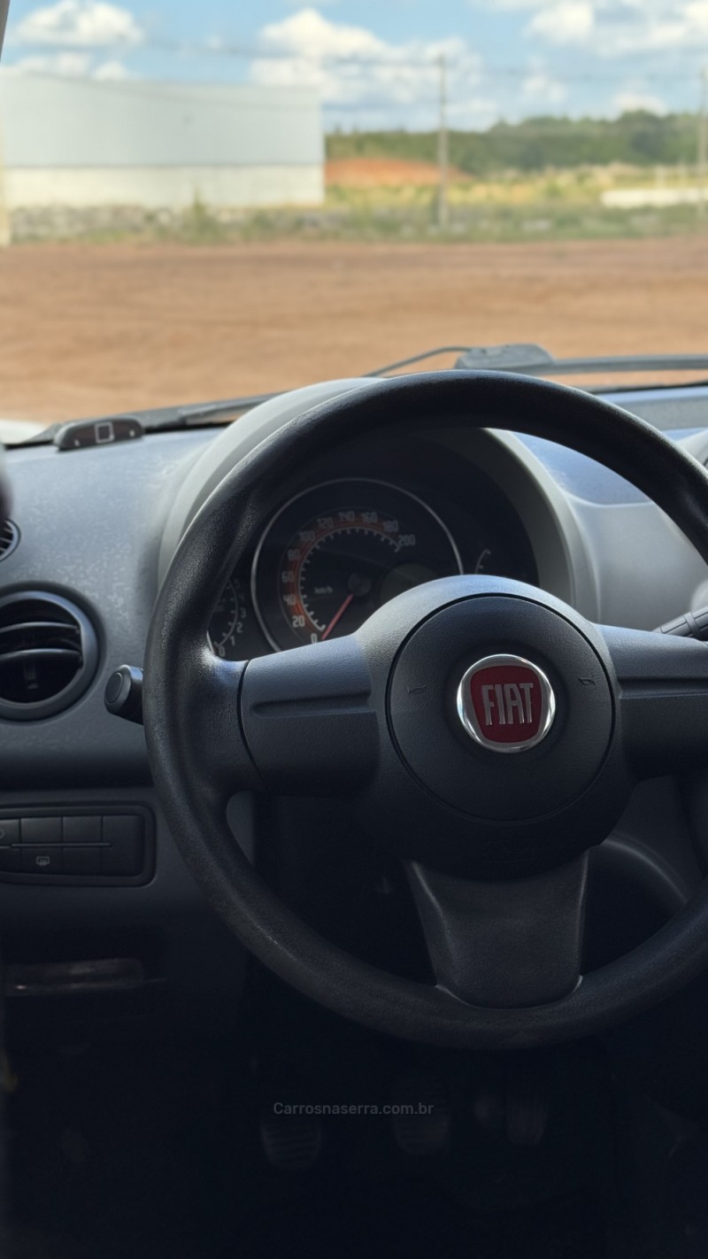 UNO 1.0 EVO VIVACE 8V FLEX 4P MANUAL - 2015 - FARROUPILHA