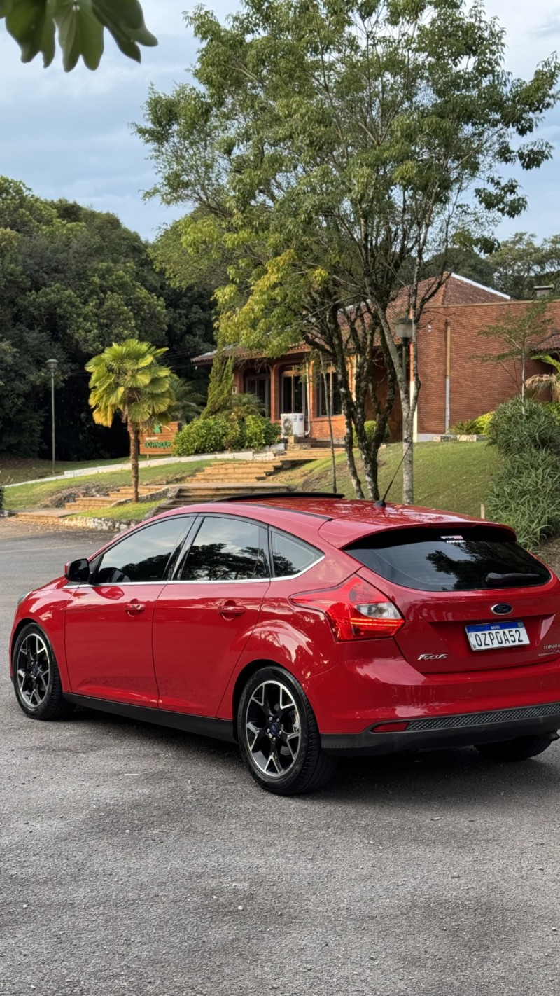 FOCUS 2.0 TITANIUM PLUS HATCH 16V FLEX 4P AUTO - 2015 - FARROUPILHA