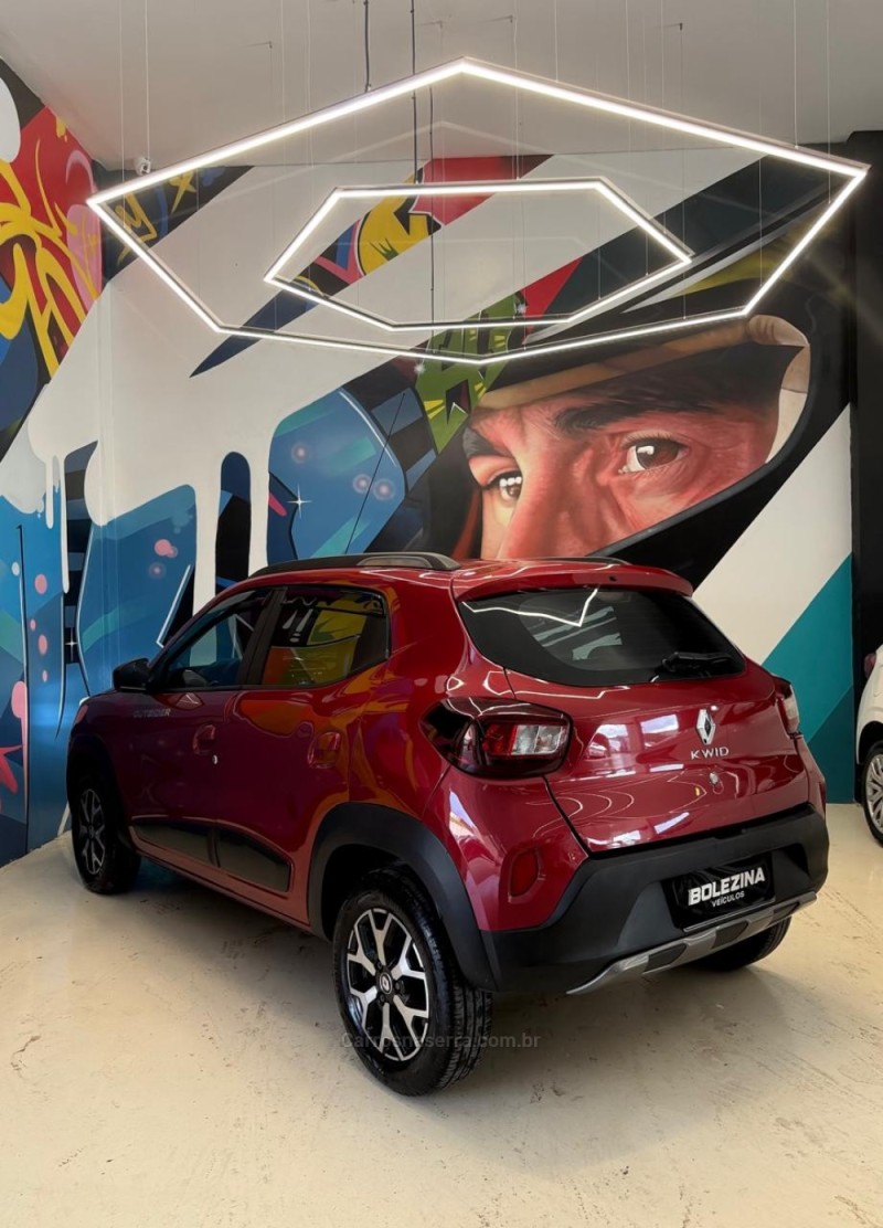 KWID 1.0 12V OUTSIDER FLEX 4P MANUAL - 2023 - NOVO HAMBURGO