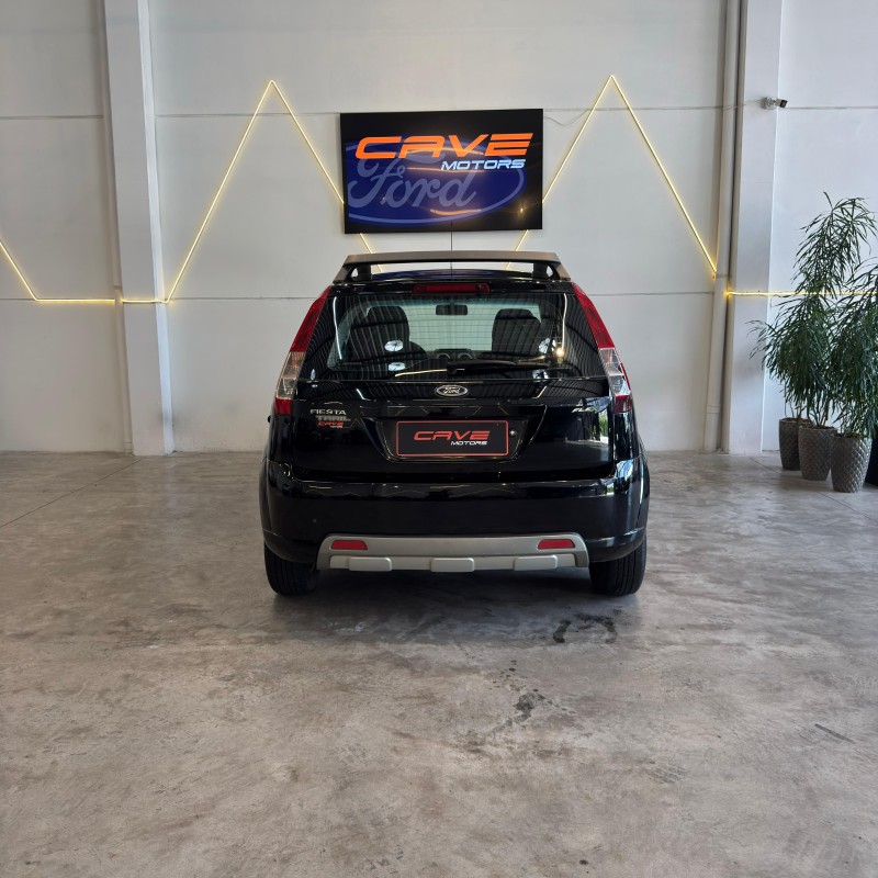 FIESTA 1.0 MPI TRAIL HATCH 8V FLEX 4P MANUAL - 2008 - CAXIAS DO SUL