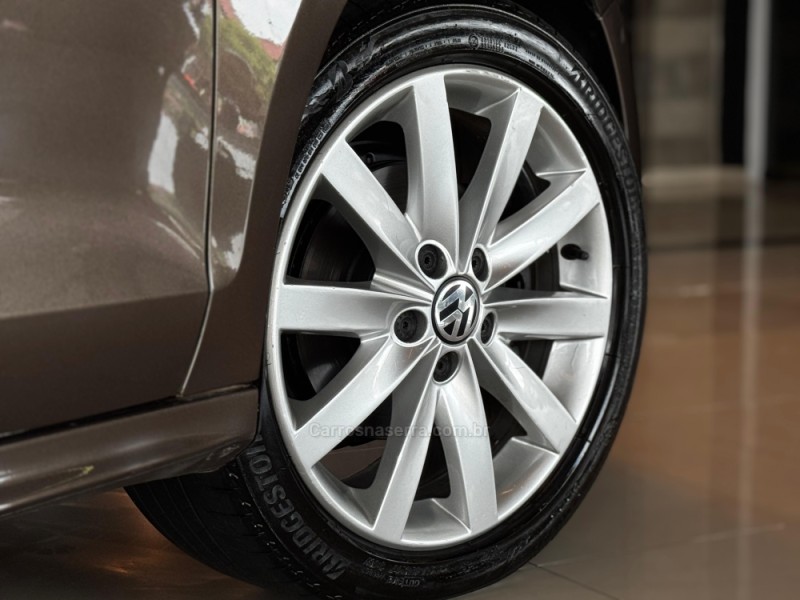 JETTA 2.0 COMFORTLINE FLEX 4P TIPTRONIC - 2014 - DOIS IRMãOS