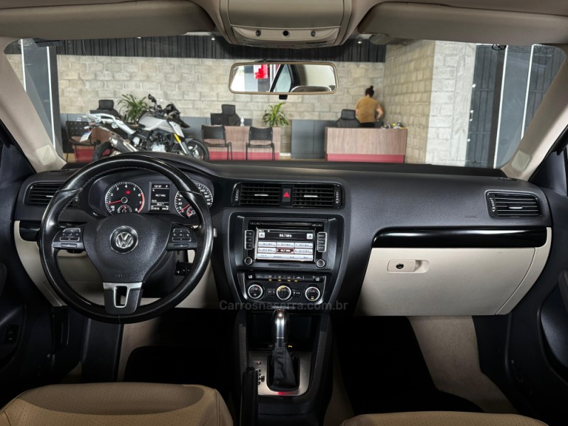 JETTA 2.0 COMFORTLINE FLEX 4P TIPTRONIC - 2014 - DOIS IRMãOS