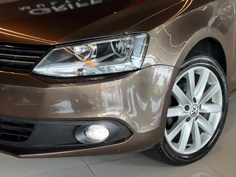 JETTA 2.0 COMFORTLINE FLEX 4P TIPTRONIC - 2014 - DOIS IRMãOS