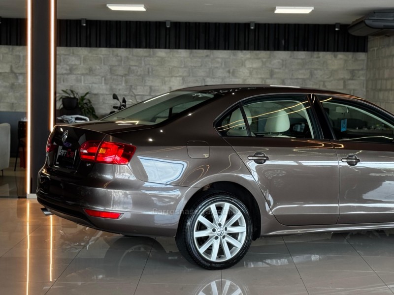 JETTA 2.0 COMFORTLINE FLEX 4P TIPTRONIC - 2014 - DOIS IRMãOS
