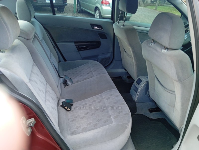 VECTRA 2.0 MPFI ELEGANCE 8V 140CV FLEX 4P MANUAL - 2009 - PICADA CAFé