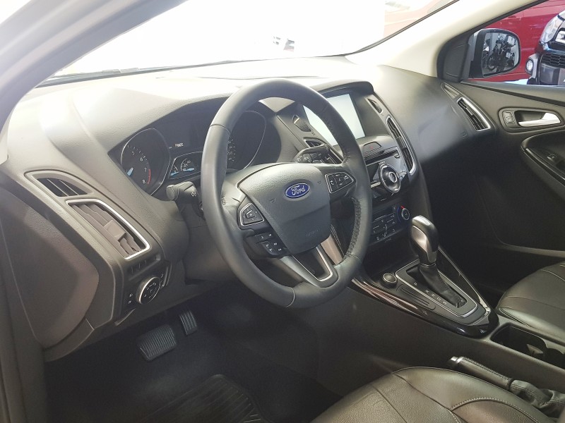FOCUS 2.0 TITANIUM HATCH 16V FLEX 4P AUTOMÁTICO - 2016 - CAXIAS DO SUL