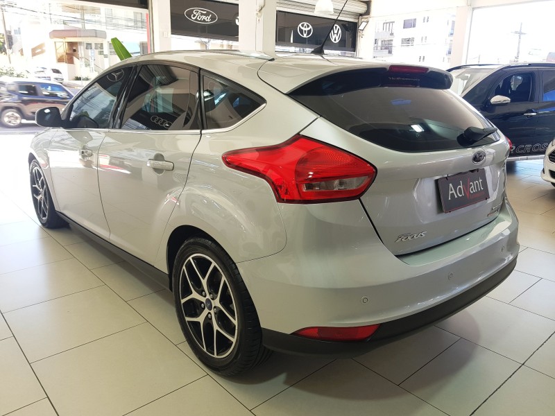 FOCUS 2.0 TITANIUM HATCH 16V FLEX 4P AUTOMÁTICO - 2016 - CAXIAS DO SUL