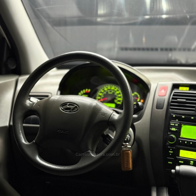 TUCSON 2.0 MPFI GLS 16V 143CV 2WD GASOLINA 4P AUTOMÁTICO - 2011 - ESTâNCIA VELHA