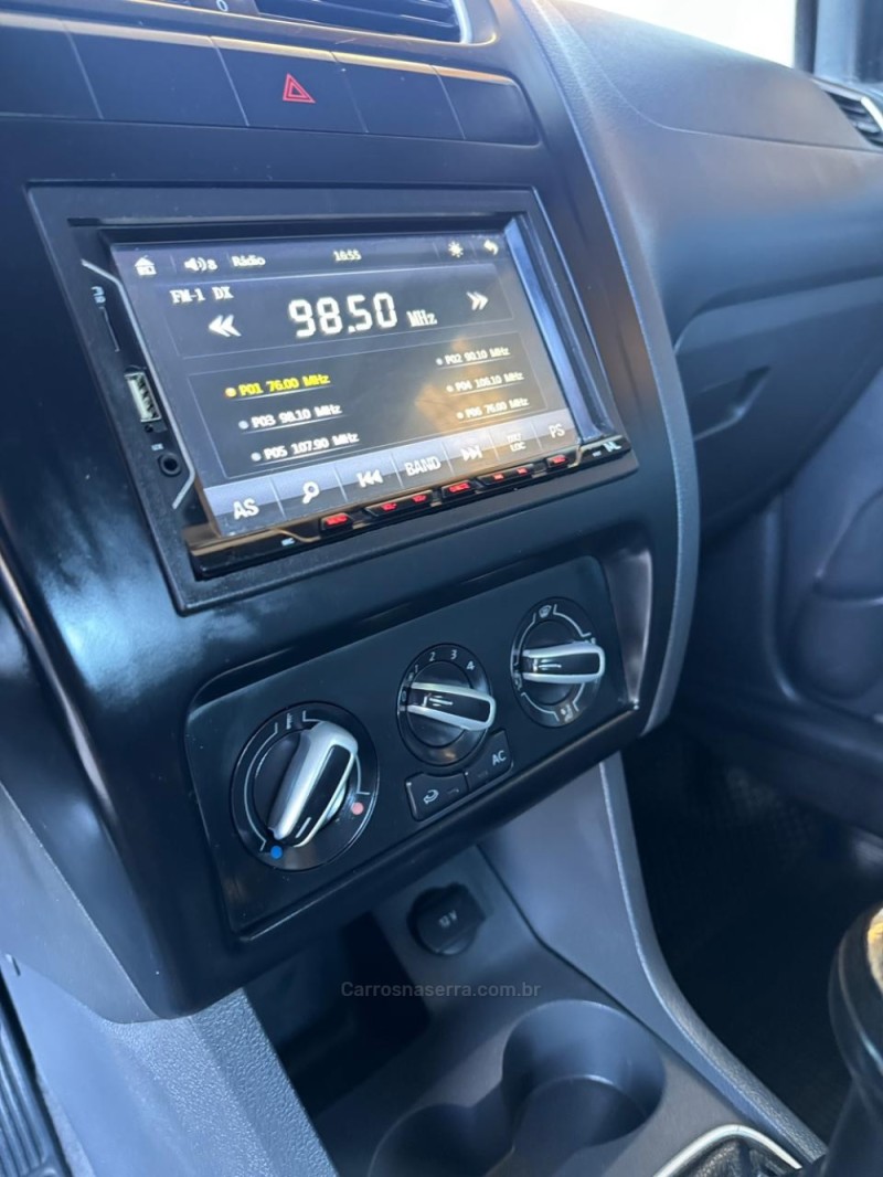 FOX 1.0 MI 8V FLEX 4P MANUAL - 2012 - CAXIAS DO SUL