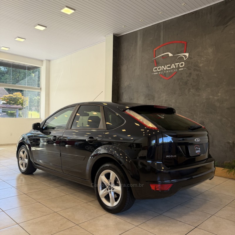 FOCUS 2.0 GLX 16V GASOLINA 4P MANUAL - 2013 - FARROUPILHA