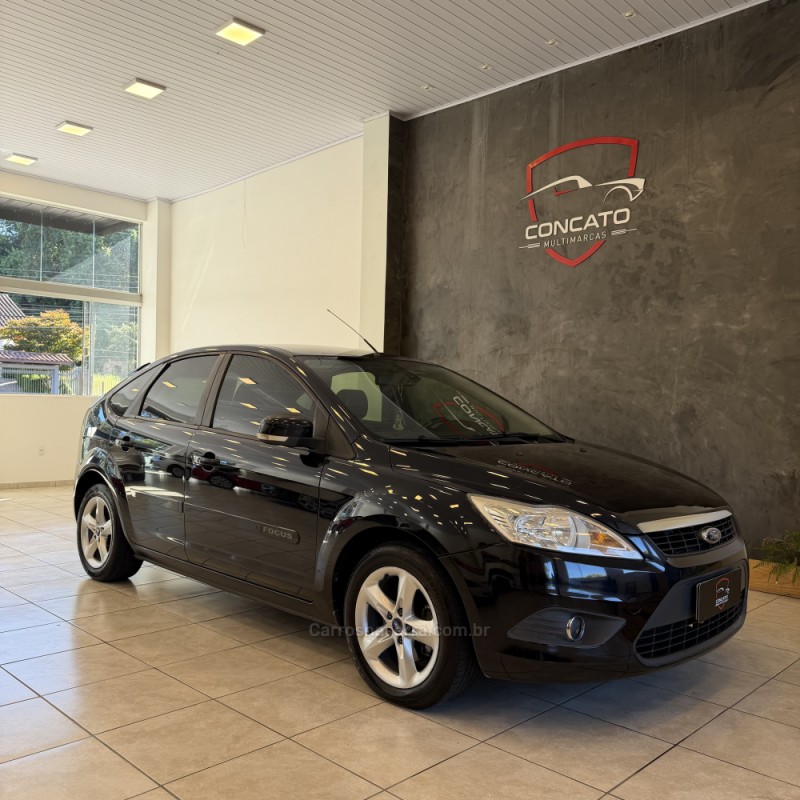 FOCUS 2.0 GLX 16V GASOLINA 4P MANUAL - 2013 - FARROUPILHA