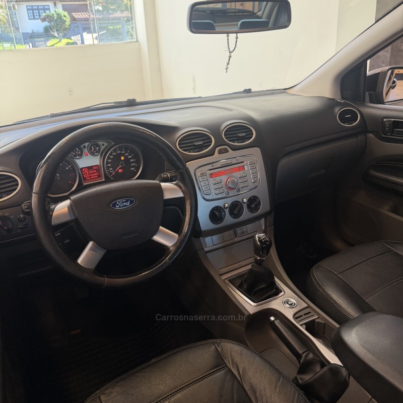 FOCUS 2.0 GLX 16V GASOLINA 4P MANUAL - 2013 - FARROUPILHA