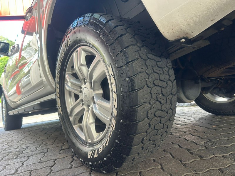 RANGER 3.2 XLT 4X4 CD 20V DIESEL 4P AUTOMÁTICO - 2022 - TRêS COROAS