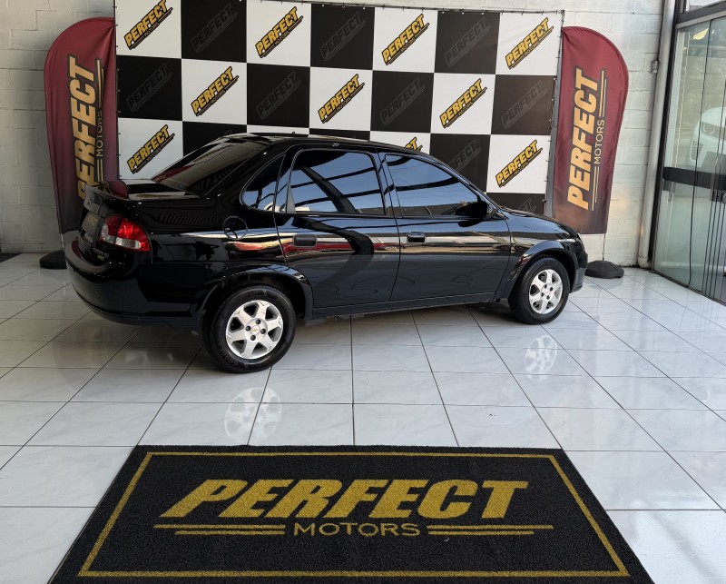 CLASSIC 1.0 MPFI LS 8V FLEX 4P MANUAL - 2016 - PORTãO