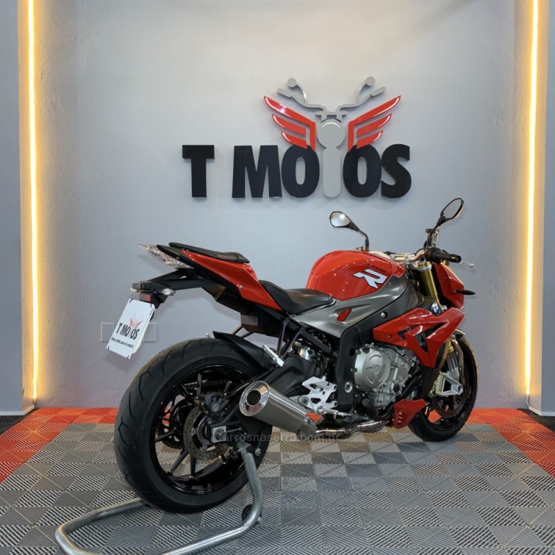 S 1000 R - 2015 - PORTãO