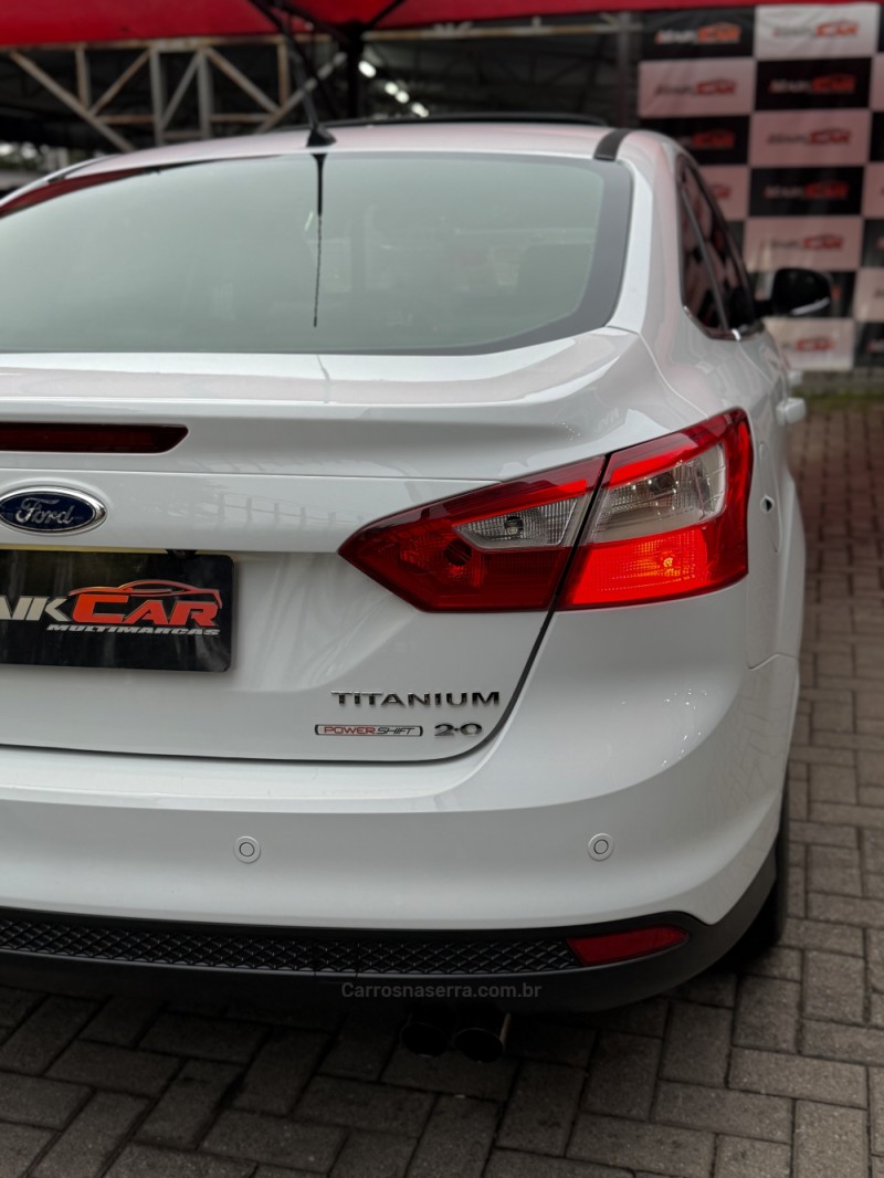 FOCUS 2.0 TITANIUM PLUS FASTBACK 16V FLEX 4P AUTOMÁTICO - 2015 - ESTâNCIA VELHA
