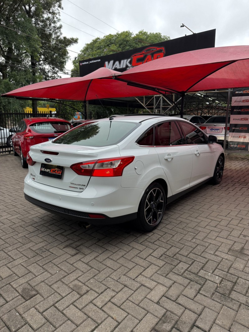 FOCUS 2.0 TITANIUM PLUS FASTBACK 16V FLEX 4P AUTOMÁTICO - 2015 - ESTâNCIA VELHA
