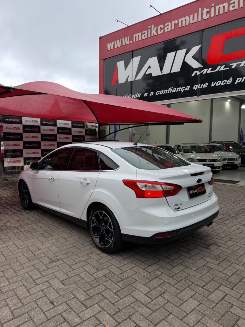 FOCUS 2.0 TITANIUM PLUS FASTBACK 16V FLEX 4P AUTOMÁTICO - 2015 - ESTâNCIA VELHA