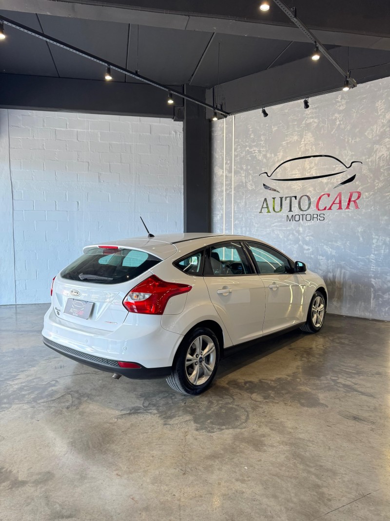 FOCUS 1.6 SE HATCH 16V FLEX 4P AUTOMÁTICO - 2014 - CAXIAS DO SUL