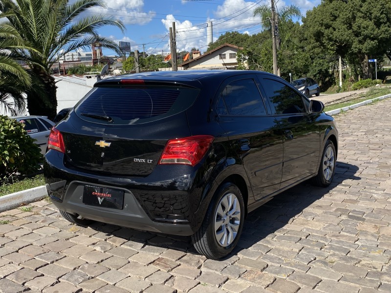 ONIX 1.4 MPFI LT 8V FLEX 4P MANUAL - 2017 - CARLOS BARBOSA