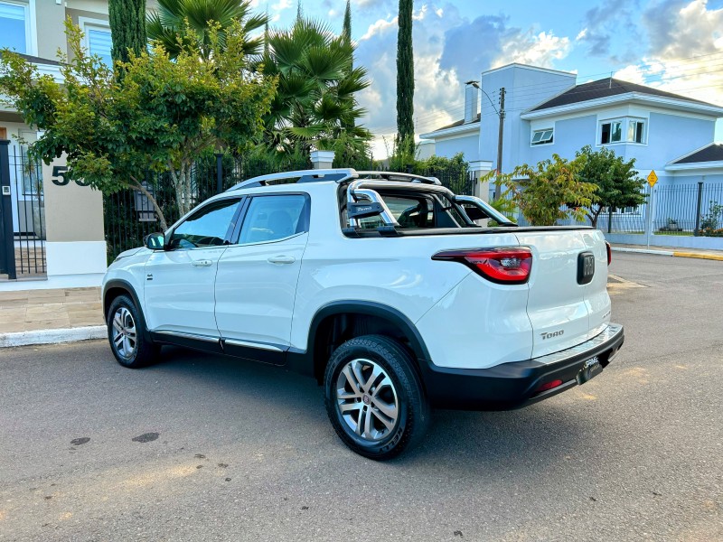 TORO 2.0 16V TURBO DIESEL VOLCANO AT9 4X4 AUTOMÁTICO - 2017 - BENTO GONçALVES