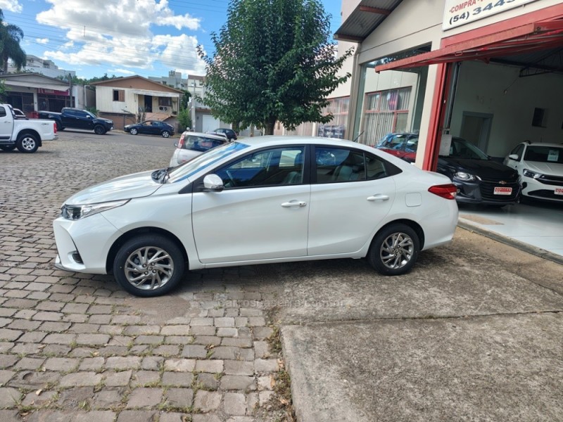 yaris 1.5 xs connect sedan 16v flex 4p automatico 2025 guapore