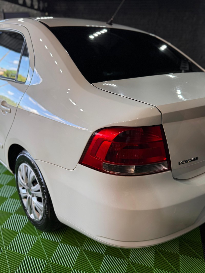 VOYAGE 1.6 MI TREND 8V FLEX 4P MANUAL - 2013 - FELIZ