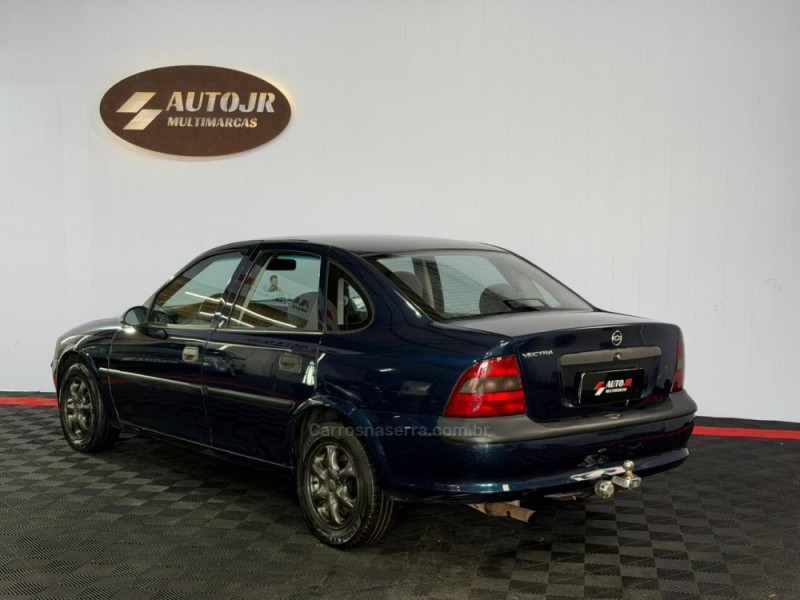 VECTRA 2.0 MPFI GLS 8V GASOLINA 4P MANUAL - 1999 - VACARIA