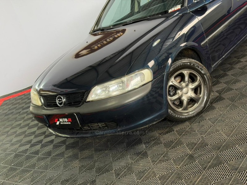 VECTRA 2.0 MPFI GLS 8V GASOLINA 4P MANUAL - 1999 - VACARIA