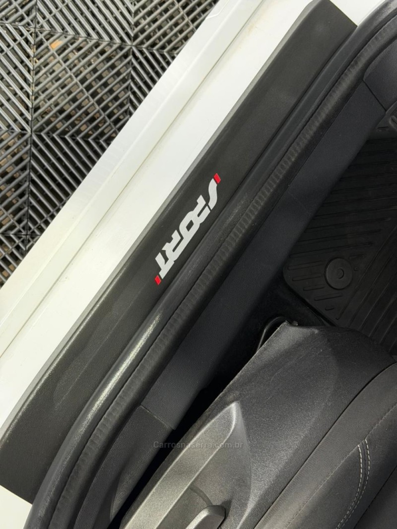 FIESTA 1.6 SPORT HATCH 16V FLEX 4P MANUAL - 2015 - VACARIA