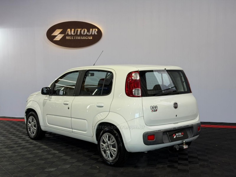 UNO 1.0 EVO VIVACE 8V FLEX 4P MANUAL - 2013 - VACARIA