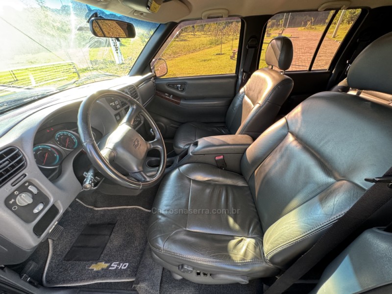 S10 2.8 EXECUTIVE 4X4 CD 12V TURBO ELECTRONIC INTERCOOLER DIESEL 4P MANUAL - 2011 - GRAMADO