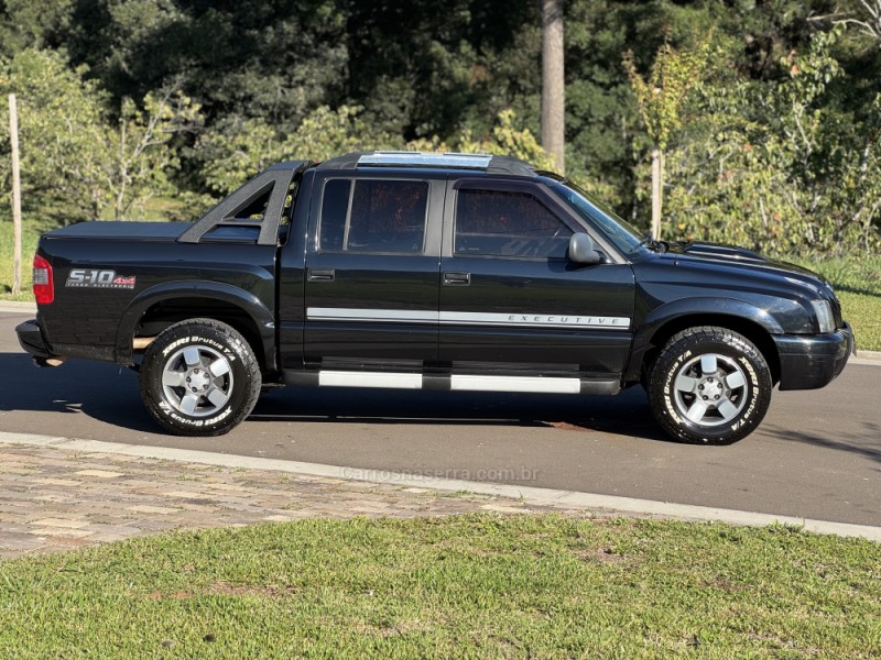 S10 2.8 EXECUTIVE 4X4 CD 12V TURBO ELECTRONIC INTERCOOLER DIESEL 4P MANUAL - 2011 - GRAMADO