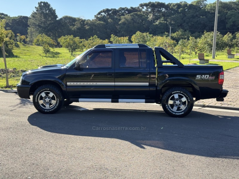 S10 2.8 EXECUTIVE 4X4 CD 12V TURBO ELECTRONIC INTERCOOLER DIESEL 4P MANUAL - 2011 - GRAMADO