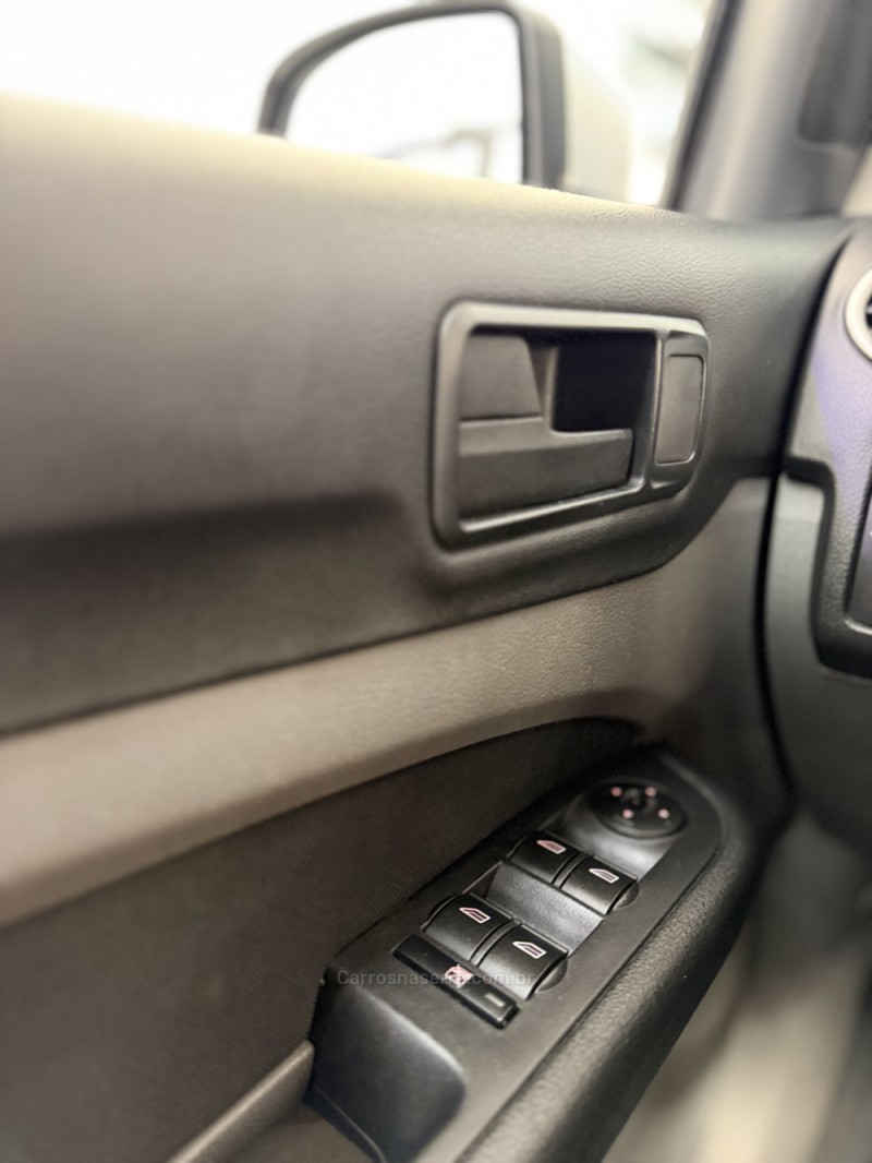 FOCUS 1.6 8V FLEX 4P MANUAL - 2011 - CAXIAS DO SUL