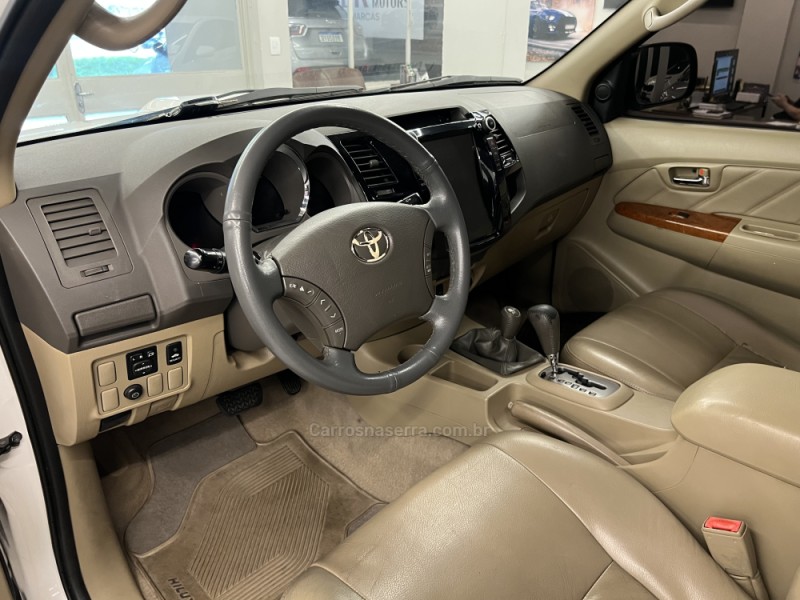 HILUX SW4 3.0 SRV 4X4 7 LUGARES 16V TURBO INTERCOOLER DIESEL 4P AUTOMÁTICO - 2011 - NOVO HAMBURGO