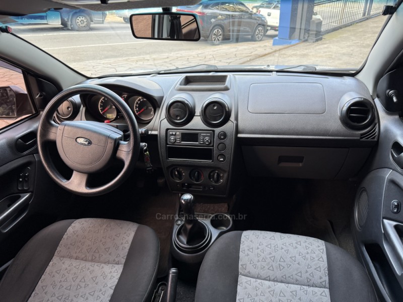 FIESTA 1.6 ROCAM SE PLUS SEDAN 8V FLEX 4P MANUAL - 2011 - CAXIAS DO SUL