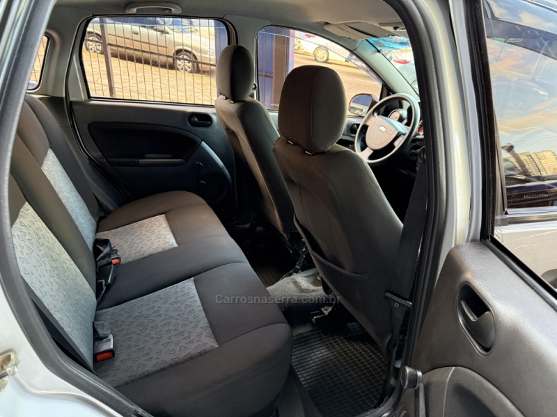 FIESTA 1.6 ROCAM SE PLUS SEDAN 8V FLEX 4P MANUAL - 2011 - CAXIAS DO SUL