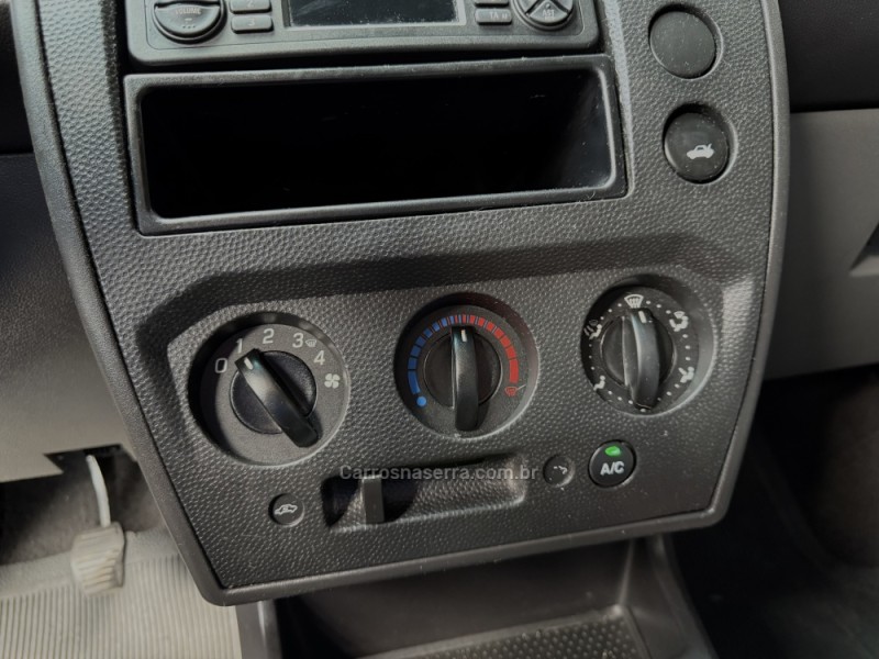 FIESTA 1.6 ROCAM SE PLUS SEDAN 8V FLEX 4P MANUAL - 2011 - CAXIAS DO SUL