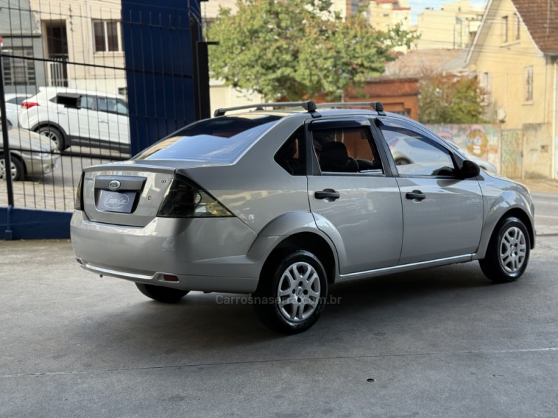 FIESTA 1.6 ROCAM SE PLUS SEDAN 8V FLEX 4P MANUAL - 2011 - CAXIAS DO SUL