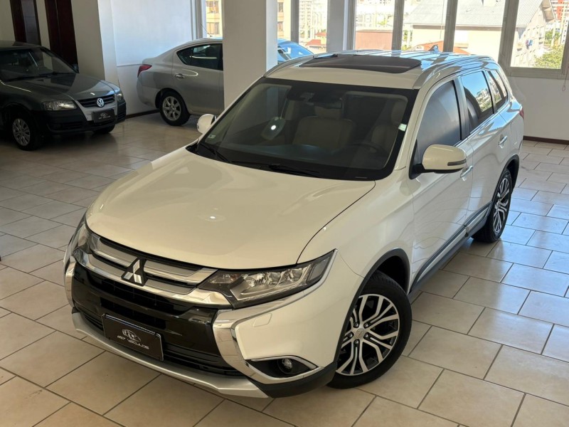 outlander 2.2 4x4 16v diesel 4p automatico 2018 bento goncalves