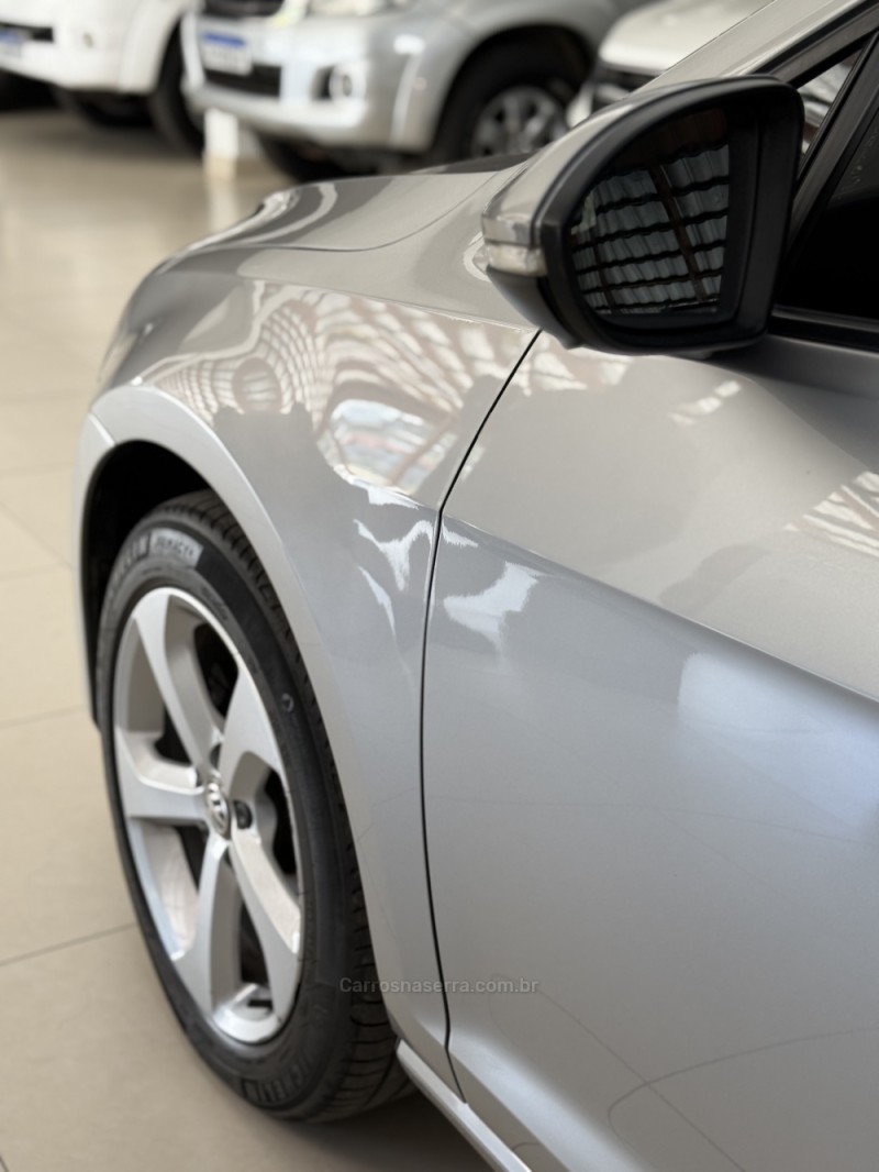 GOLF 1.0 TSI COMFORTLINE 12V TOTAL FLEX 4P MANUAL - 2017 - FARROUPILHA