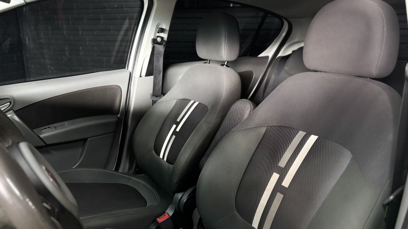 PALIO 1.6 MPI ESSENCE 16V FLEX 4P MANUAL - 2014 - FELIZ