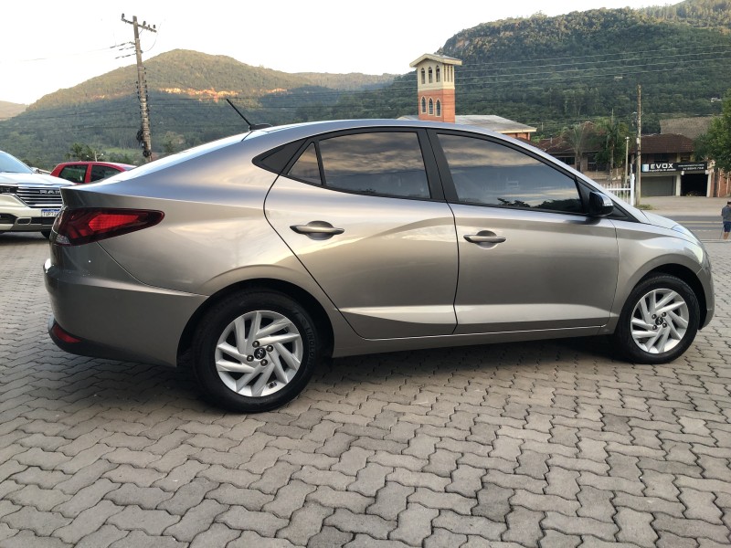 HB20S 1.0 EVOLUTION 12V FLEX 4P MANUAL - 2022 - VALE REAL