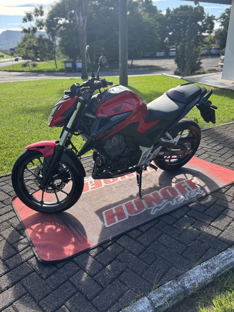 CB 300F TWISTER CBS - 2024 - FELIZ