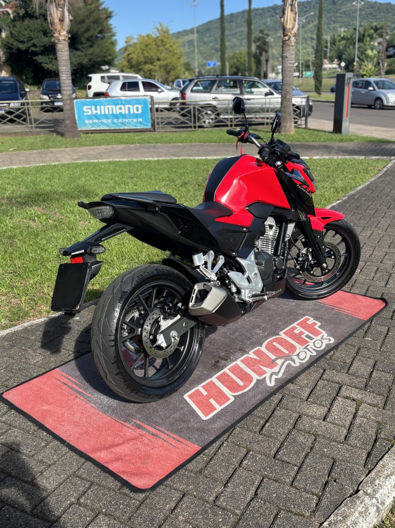 CB 300F TWISTER CBS - 2024 - FELIZ