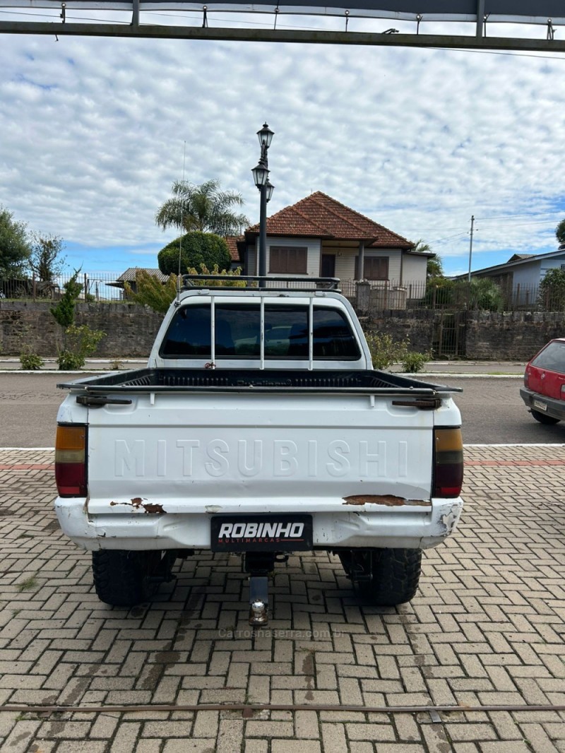 L200 2.5 GL 4X4 CD 8V TURBO DIESEL 4P MANUAL - 2001 - CAMBARá DO SUL